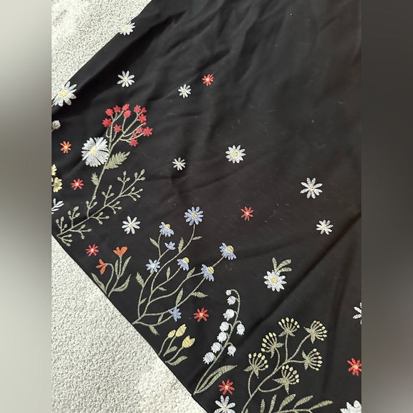 Women’s Ricki’s black flower patterned mini stretchy skirt size large - Picture 4 of 6